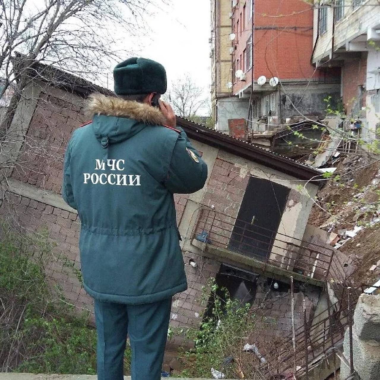 Дом начал рушиться на глазах у жителей российского города