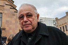 Евгений Петросян