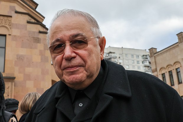 Евгений Петросян