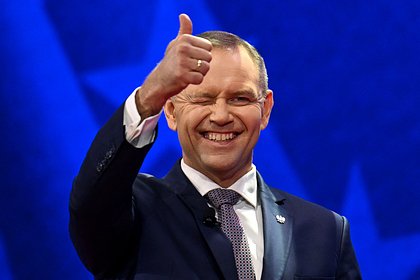 Президент Польши выронил пакетик со снюсом во время интервью