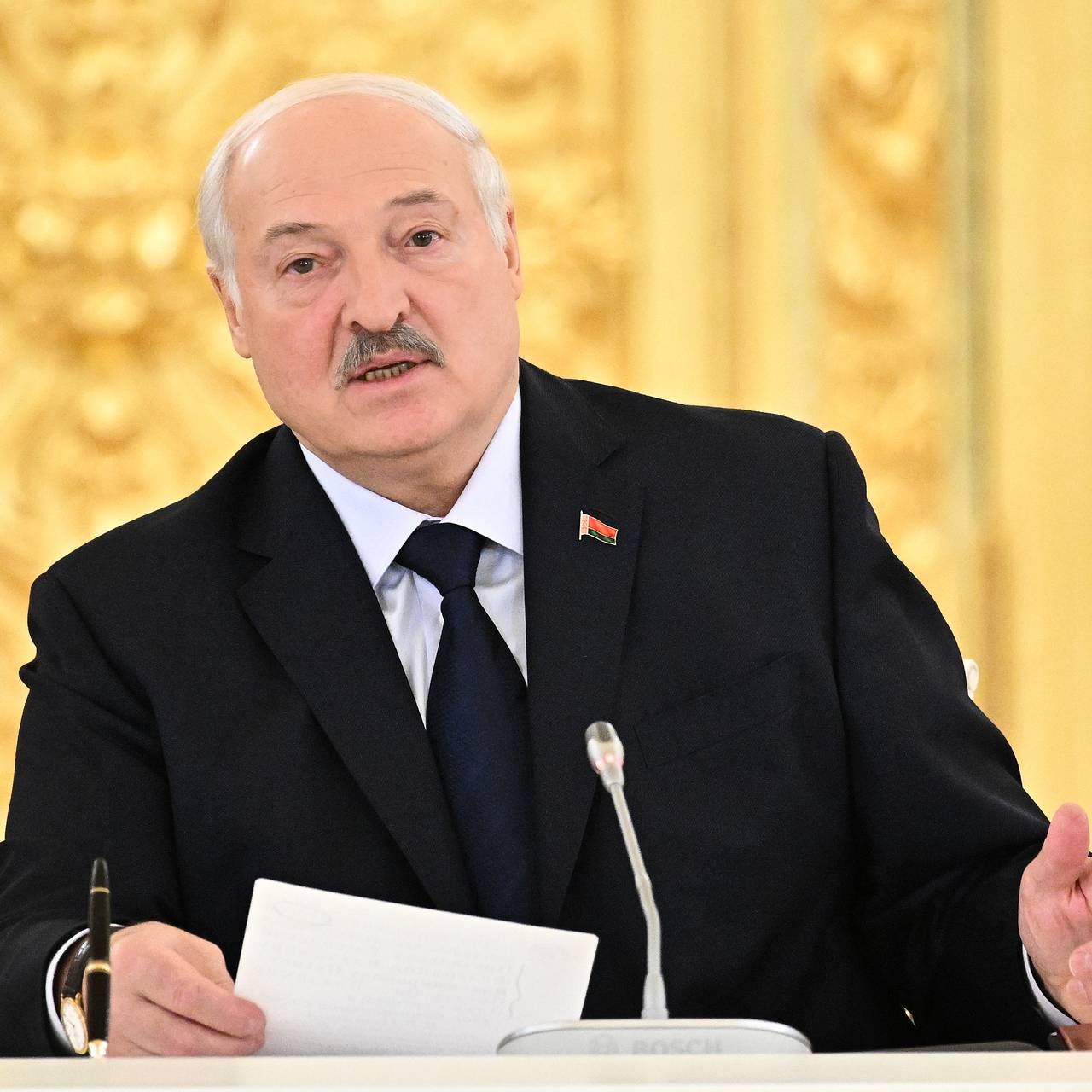 Лукашенко оценил переговоры с Западом словами &laquo;не их сукин сын&raquo;