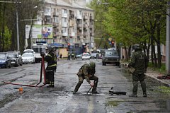 Сотрудники оперативных служб в Донецке