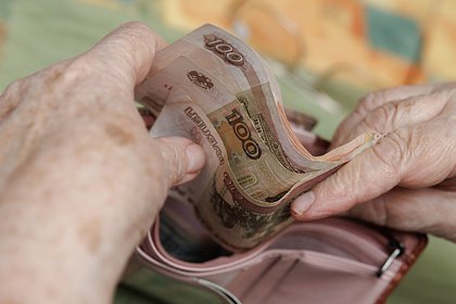 Россияне начали возвращаться к наличным деньгам