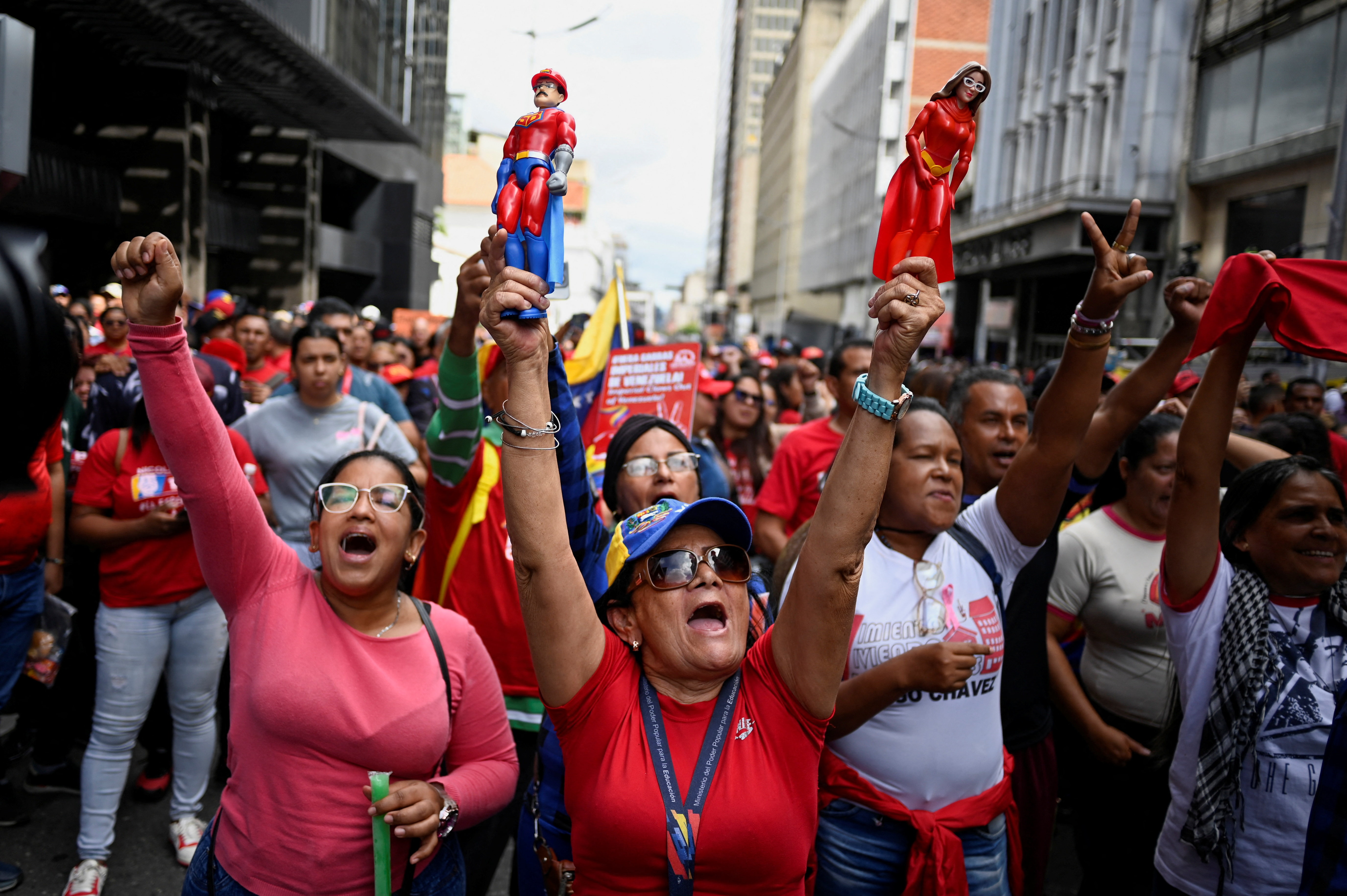 Новые&nbsp; власти Венесуэлы начали увольнять приближенных к Мадуро чиновников и бизнесменов