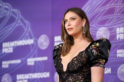 Мария Шарапова пришла на церемонию вручения научной премии в наряде с откровенным декольте