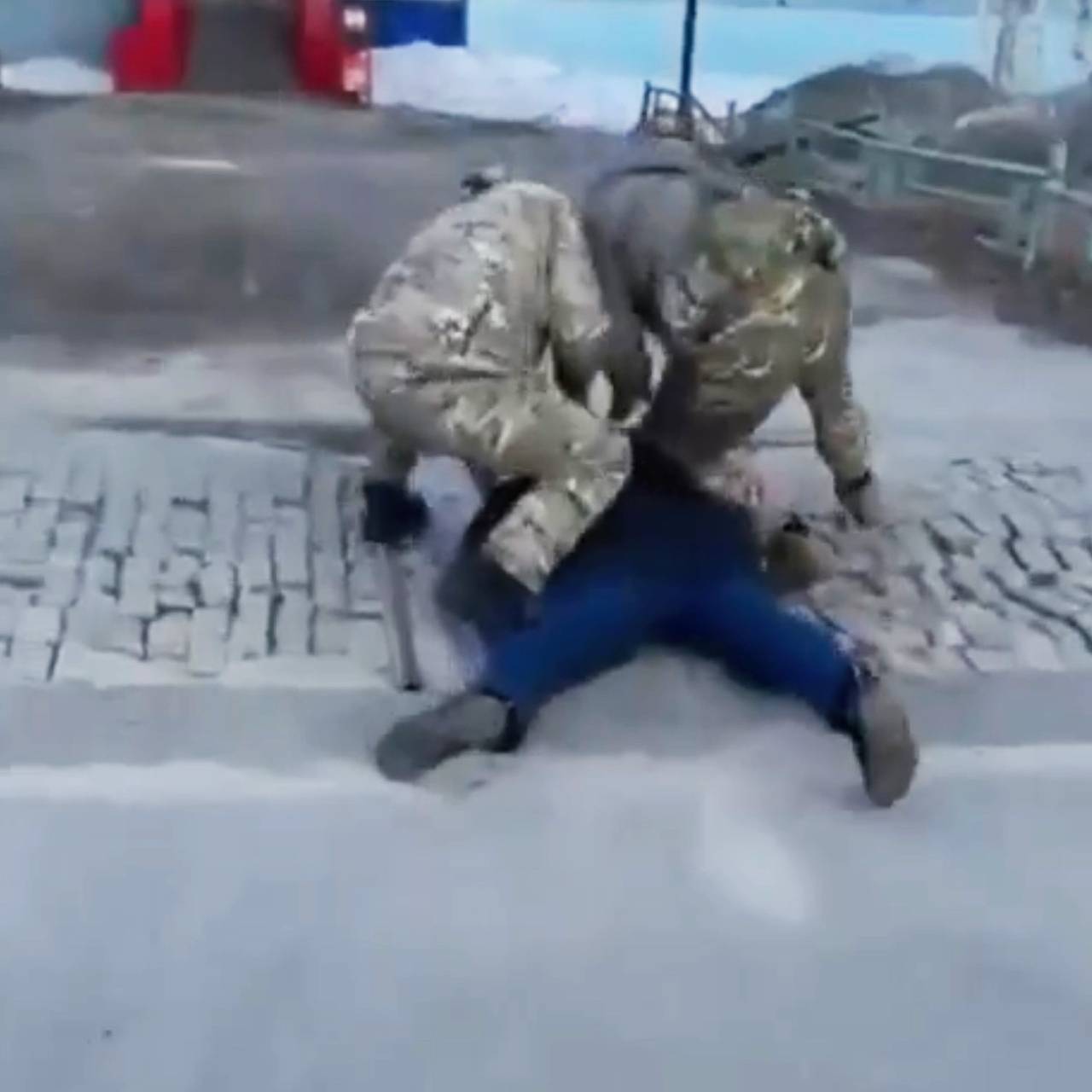 Криминальный авторитет под спецназом попал на видео