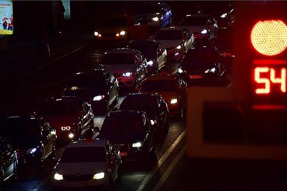 Россиян предупредили о штрафе за нештатные лампы в фарах