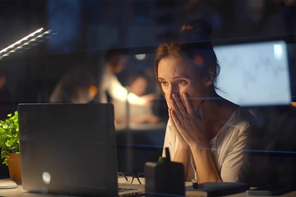 Девушка показала начальнику экран смартфона и опозорилась