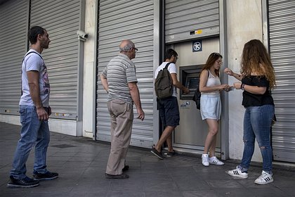 Российские туристы остались без банковских карт и доступа к «Госуслугам» за границей