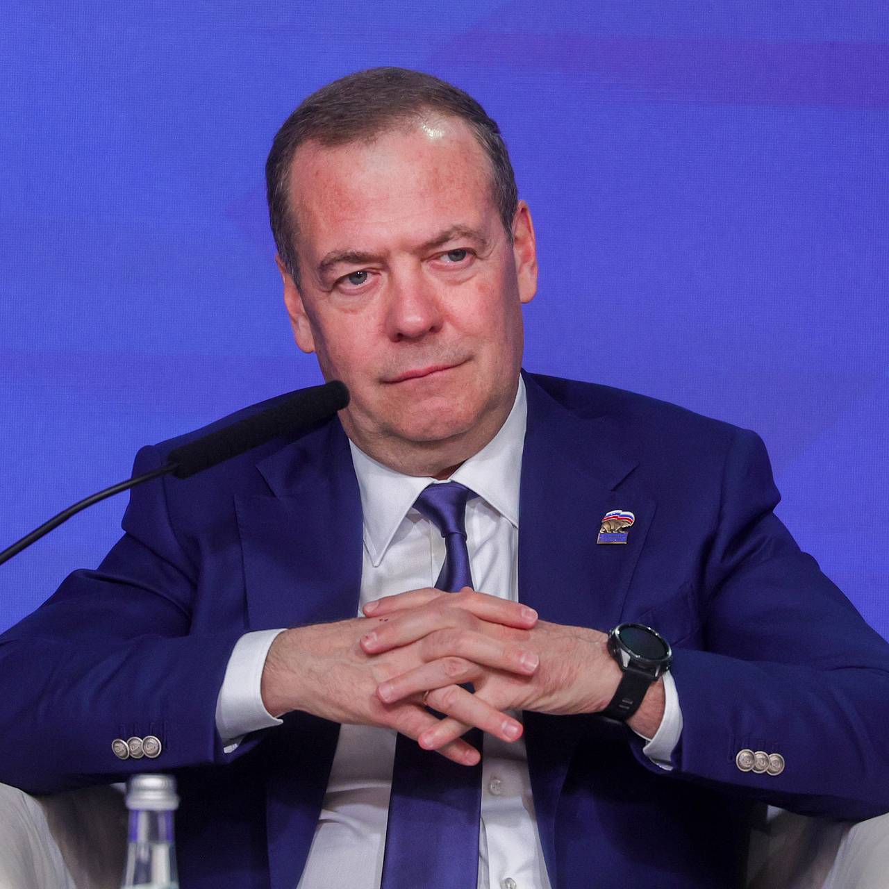 Медведев порассуждал о войне с Россией и любящей «сытно жрать» со стола хозяина Европе
