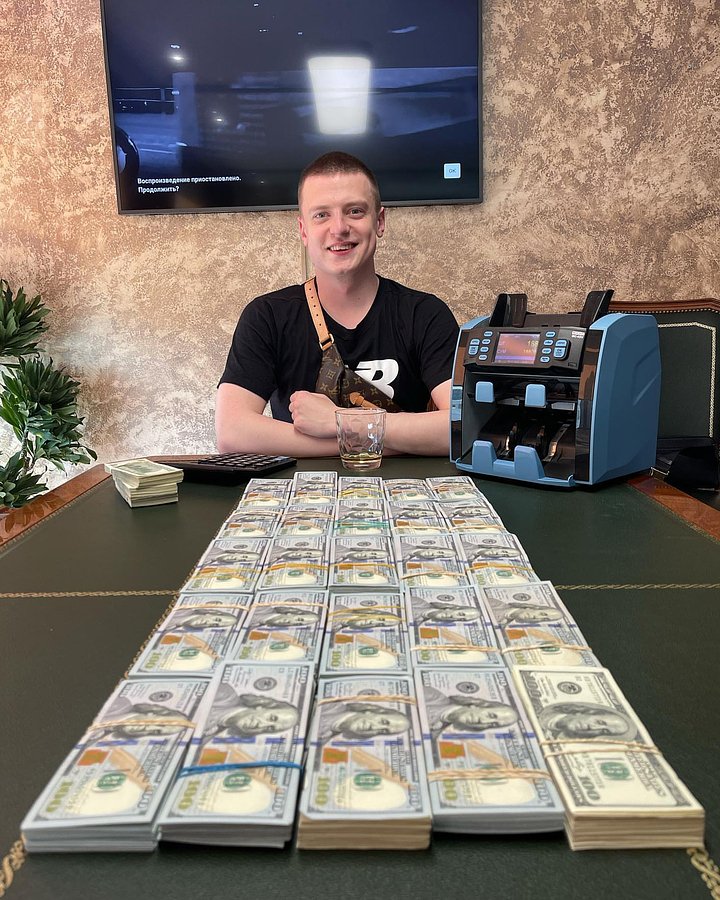Треш-стример Mellstroy зарабатывает на рекламе онлайн-казино