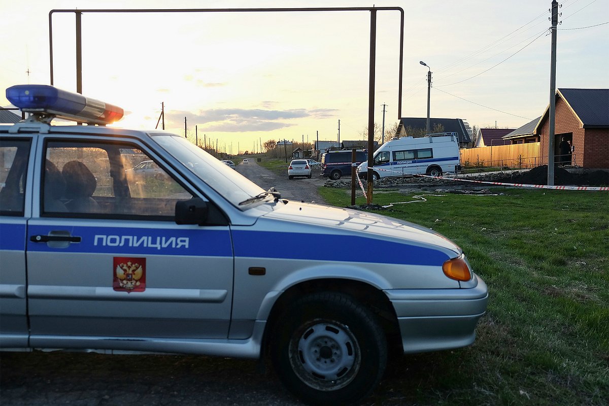 Служебные машины у дома полковника Гошта наутро после налета