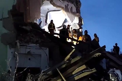 Вой сирен и яркие вспышки. ВСУ атаковали Сызрань дронами с размахом крыльев 7 метров. Рухнул подъезд дома, под завалами ищут людей