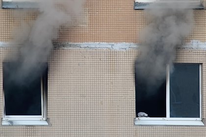 Охранники магазина заметили пожар в квартире россиянки и спасли целый подъезд