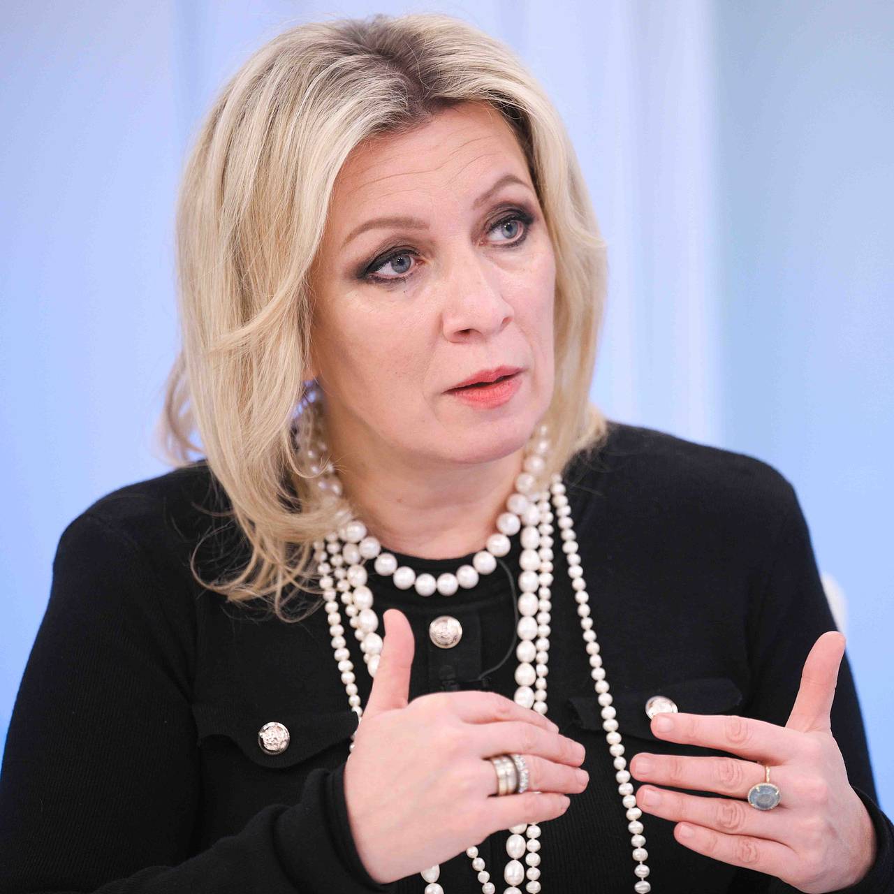 Захарова назвала неучем Зеленского