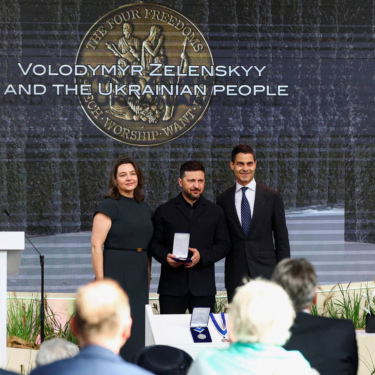 Захарова высказалась о присуждении Зеленскому премии &laquo;Четыре свободы&raquo;