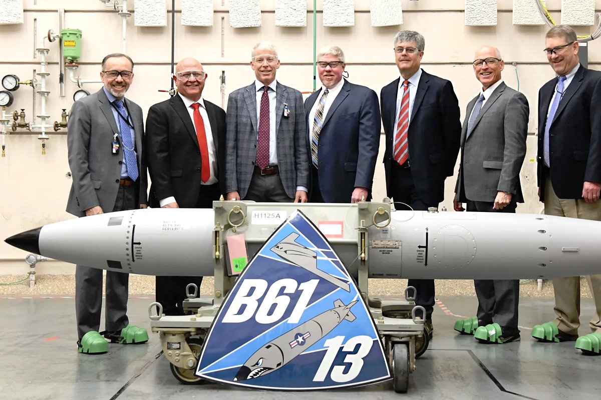 Первая серийная ядерная бомба B61-13
