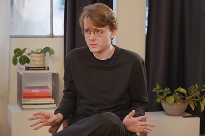 Уехавший из России известный блогер рассказал о чате иноагентов