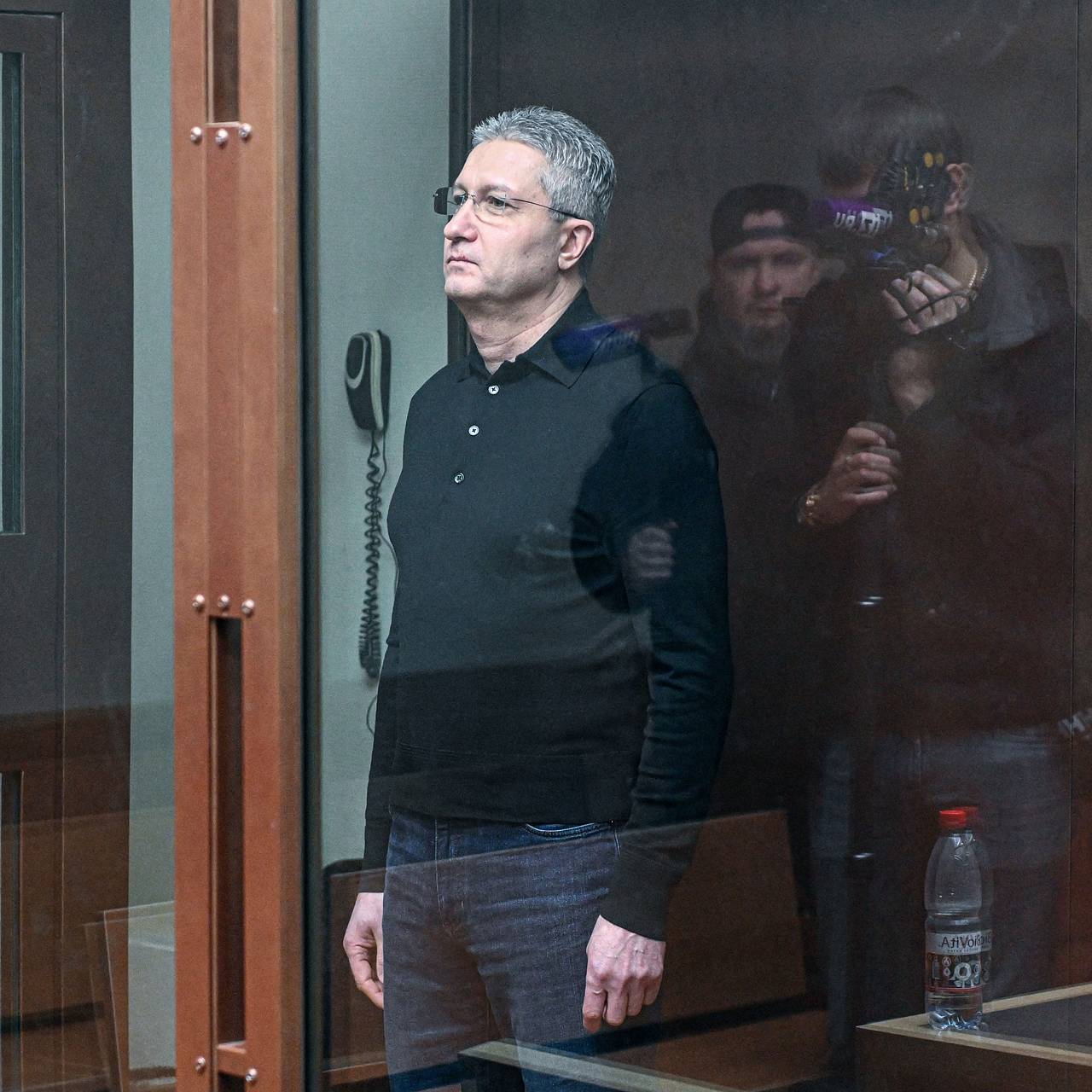 Стильный образ бывшего замминистра обороны России попал на видео