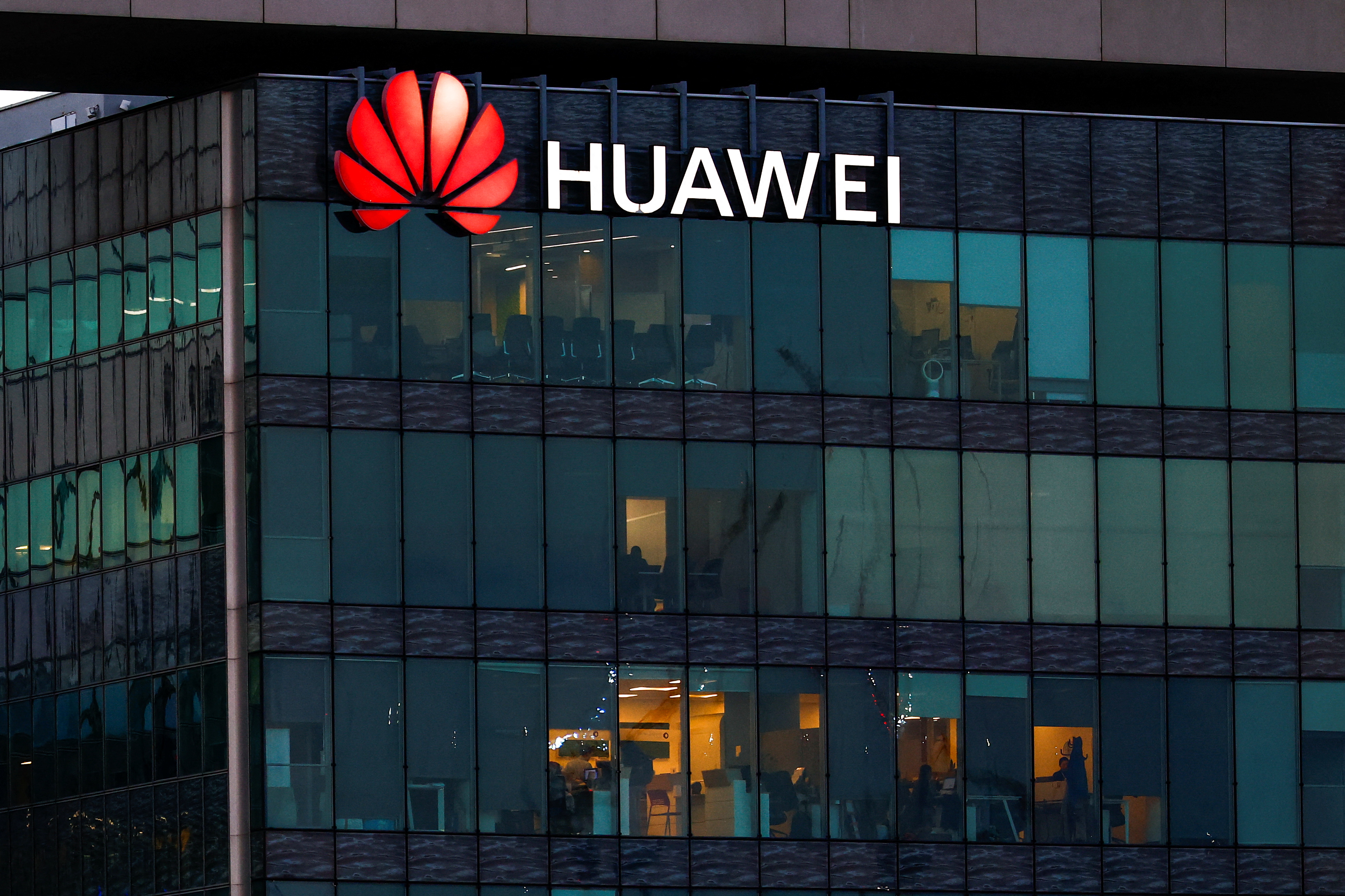 Huawei&nbsp; ��������� ���� ��� ����������