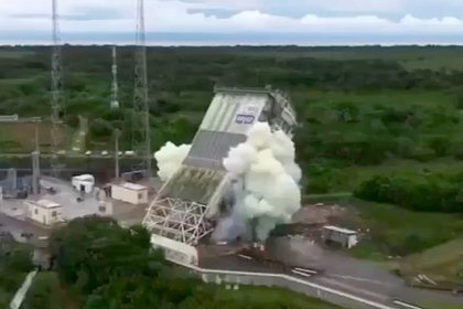 Стартовую площадку российского «Союза» уничтожили на европейском космодроме. Мощный взрыв попал на видео