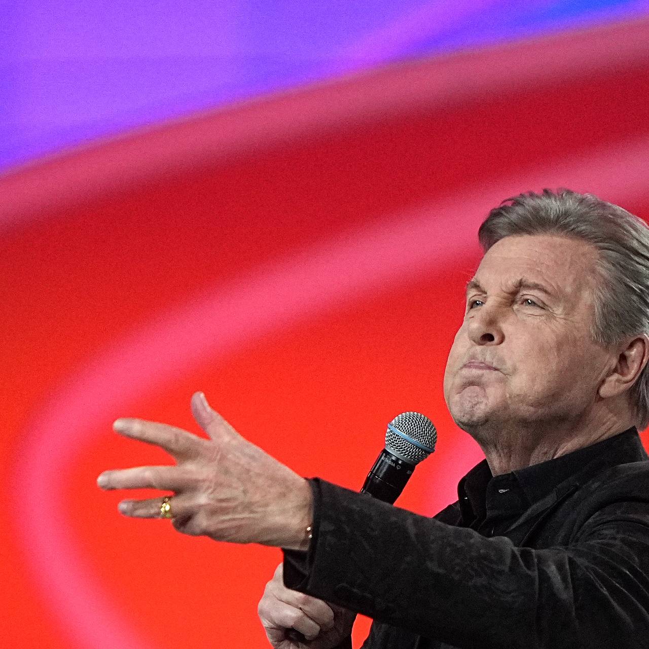 Лещенко рассказал о раздражающем его большом числе черных в футболе и баскетболе