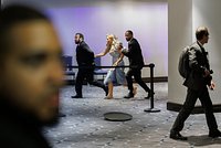 На Трампа совершили еще одно покушение. Самые яркие кадры с места происшествия