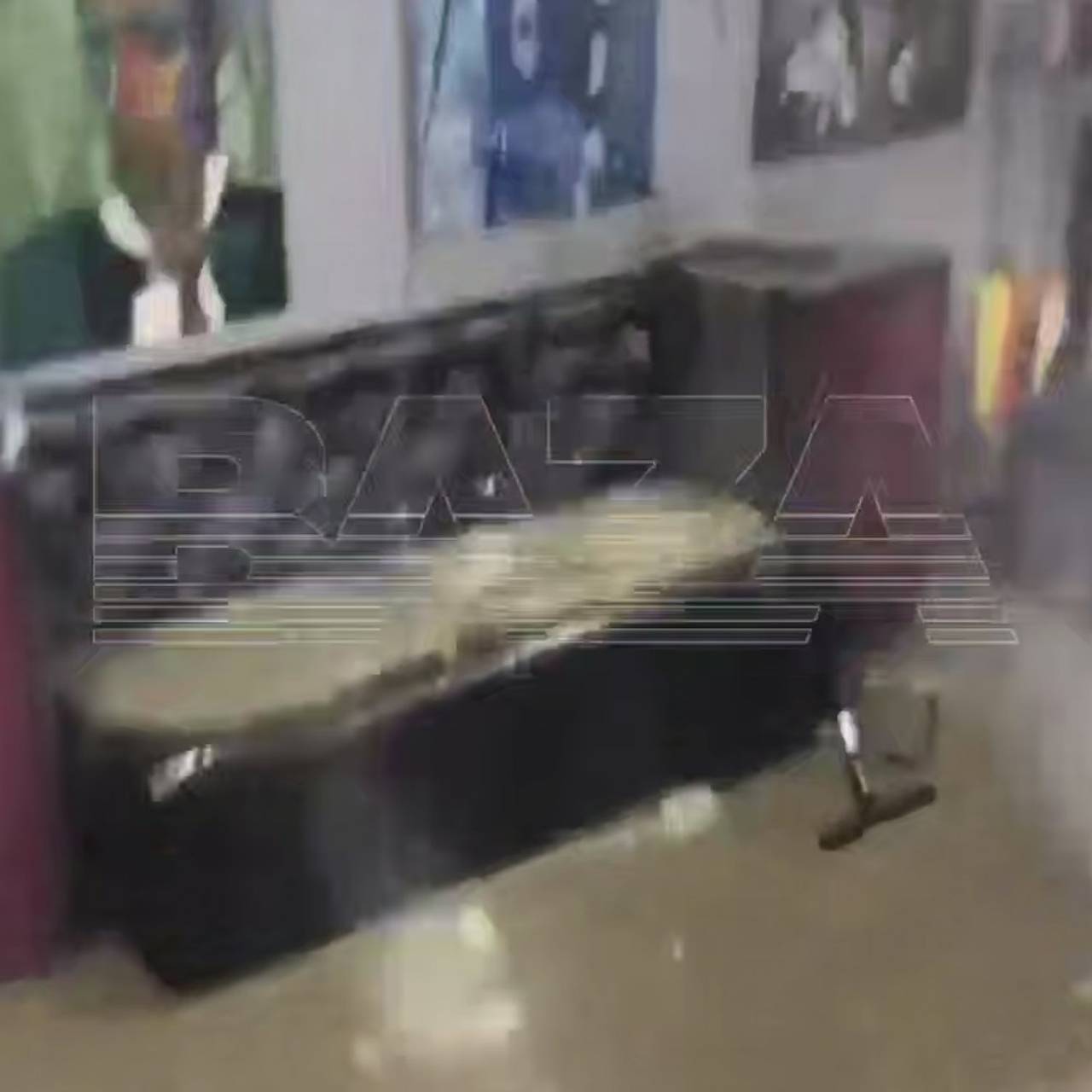 Магазин виниловых пластинок в российском городе утонул в фекалиях