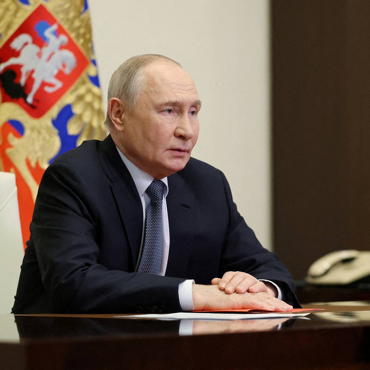 Путин потребовал обеспечить более высокие темпы роста экономики