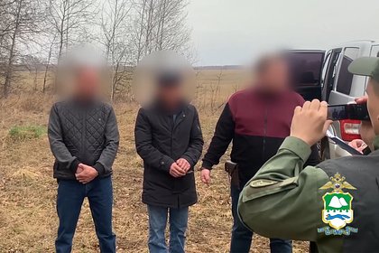 Насильника российской школьницы вычислили среди 60 мужчин и показали на видео