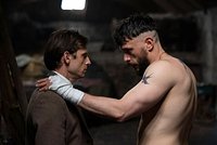 «Кровь у нас разная» Автор культового «Олененка» вновь разыгрывает кризис британской мужественности. Чем поражает «Получеловек»? 