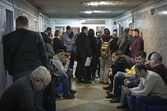 Новобранцы проходят медицинский осмотр в городской больнице Киева
