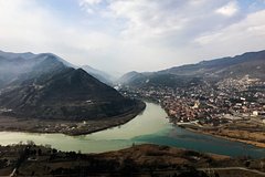 Россияне бросились скупать дорогие туры в Грузию