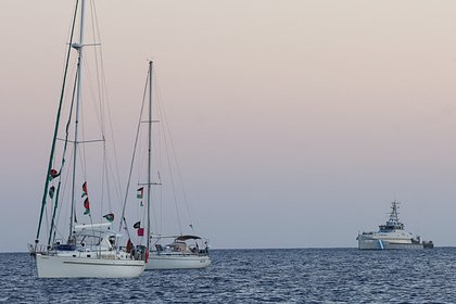 Флотилия с гумпомощью для сектора Газа подала сигнал SOS