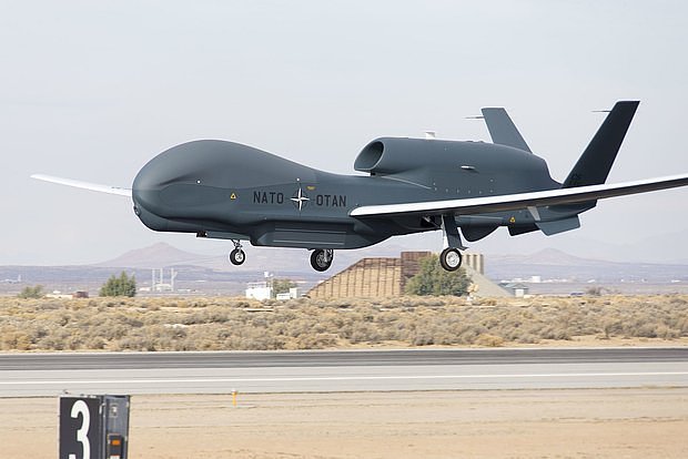 Разведывательный беспилотник RQ-4D Phoenix