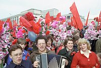 «Восемь часов на работу, восемь на сон, восемь на то, что хочу!» Как в СССР из кровавых протестов сделали праздник с парадами