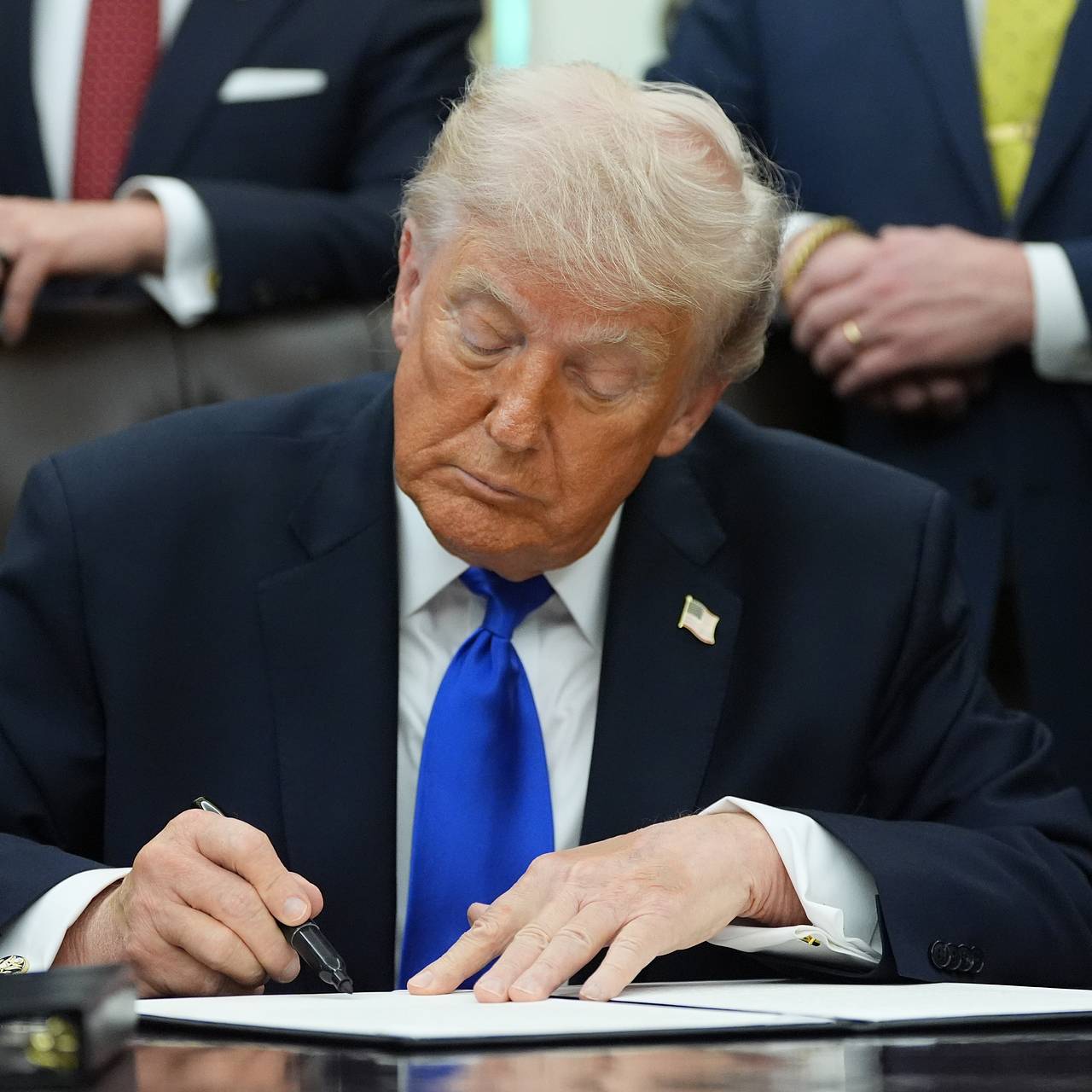Трамп повысил пошлины на автомобили из ЕС