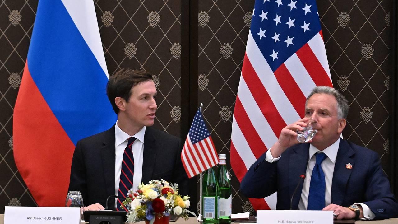 https://icdn.lenta.ru/images/2026/05/02/01/20260502015529672/wide_16_9_49716f2283c2368eb7b1bf0e6f6bff4f.jpg