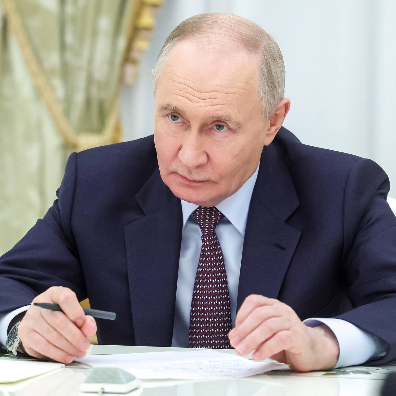 Песков прокомментировал слова Путина о зацикливании на запретах