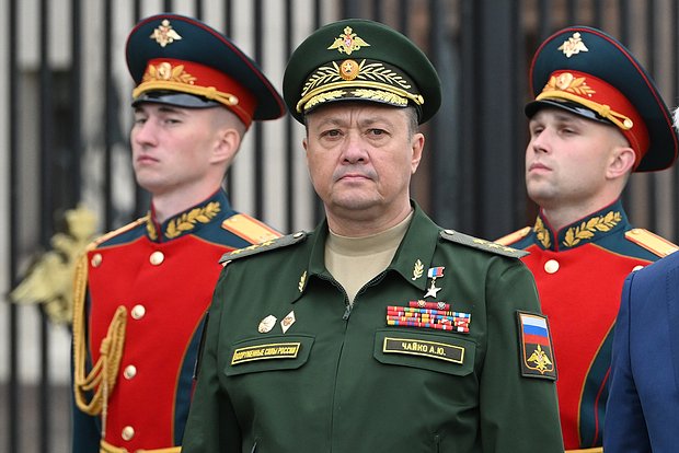 Александр Чайко (в центре)
