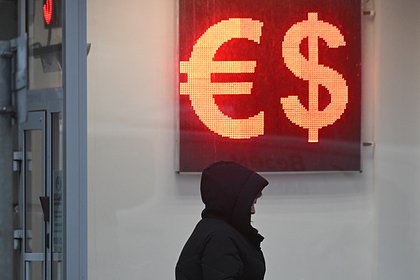 Банк России повысил курс доллара