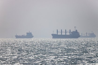 Взрыв и пожар произошли на судне в Ормузском проливе
