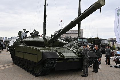 Белорусские Т-72Б2 получили антидроновый &laquo;фартук&raquo;