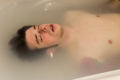 Эндокринолог пожаловалась на молодых мужчин с округлыми бедрами и грудями