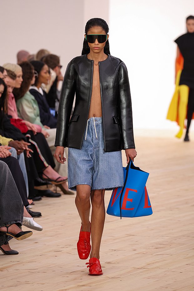 Лоферы в ярком оттенке от Loewe