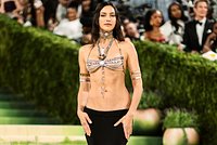 Звезды оголялись ради искусства и перевоплощались в богинь на Met Gala 2026. Как прошел главный модный вечер года?