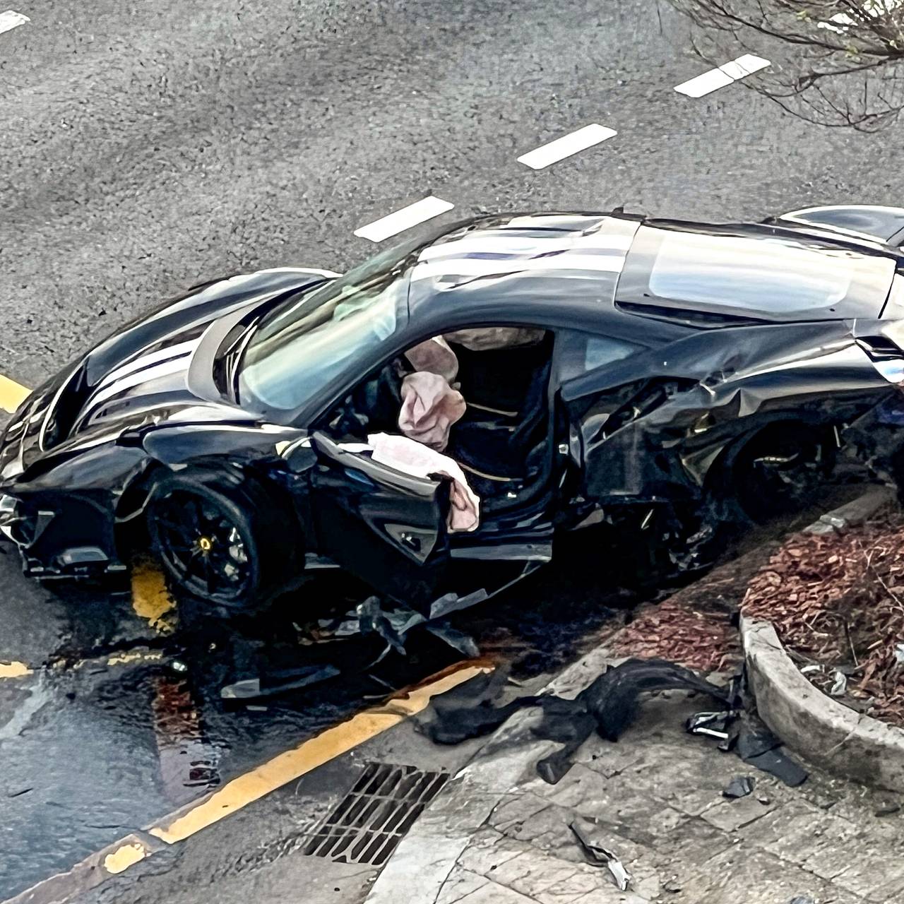 Возможность ремонта разбитой Ferrari популярного рэпера после аварии оценили