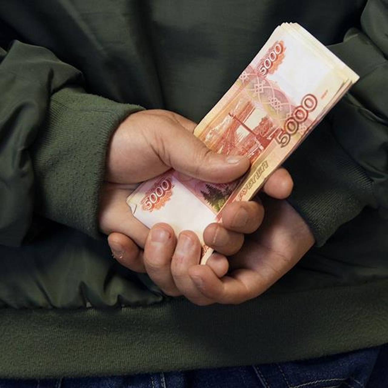 Российский полицейский торговал уголовными делами и наказывал невиновных