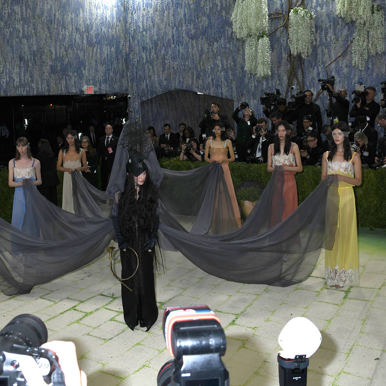 Бывший стилист рассказал о беспорядочном сексе звезд в туалетах на Met Gala