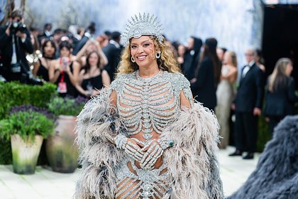 В сети уличили Бейонсе в использовании фотошопа на снимках с Met Gala